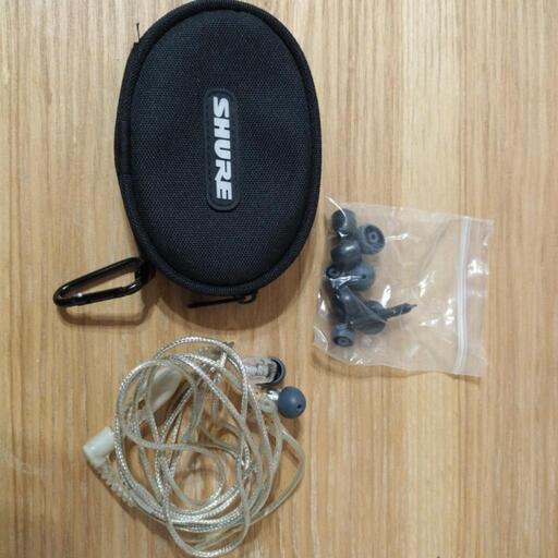 イヤホン shure SE215