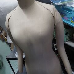 女性用マネキン、等身大、４３ｘ２９ｘ１４９の画像