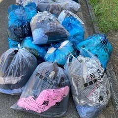 一袋単位の引き取り限定！古着の山！