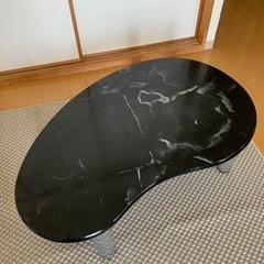 リビングテーブルの画像