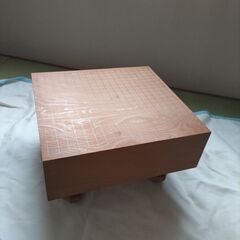 分厚い囲碁盤の画像