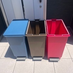 ゴミ箱　45リットル　ペダル付き　