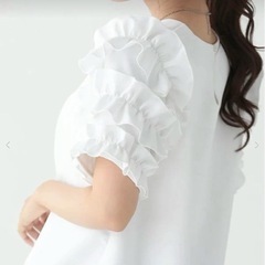新品未着用トップスフリルブラウス レディースの画像