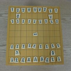脚付き へそあり 将棋盤 & 将棋盤覆 桐製 4.5寸 & プラスチック製 錦旗彫駒 将棋駒 41枚 余り歩あり セット の画像