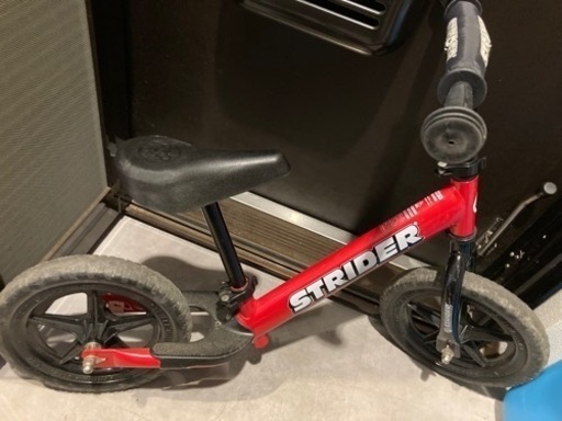 ストライダー　赤　子供用自転車