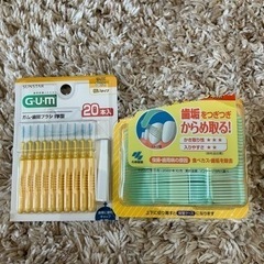 コルゲートの歯ブラシ4本と歯間ブラシの画像