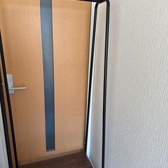 ソファベッド、ハンガーラックの画像