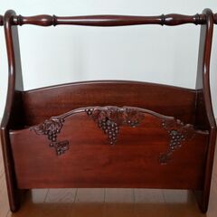 「私の部屋」のアンティークぽいマガジンラック