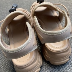 値下げ！23cm 厚底サンダルの画像