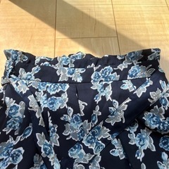 56 section 67 スカート　Mサイズ　紺色　花柄の画像