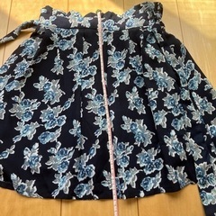 56 section 67 スカート　Mサイズ　紺色　花柄の画像