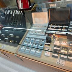 総合ﾘﾕｰｽｼｮｯﾌﾟ スマイルサンタ伊那店　ブランド品/貴金属、買取強化中！ − 長野県