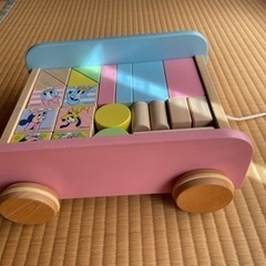 ディズニー引き車積み木の画像