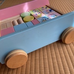 ディズニー引き車積み木の画像