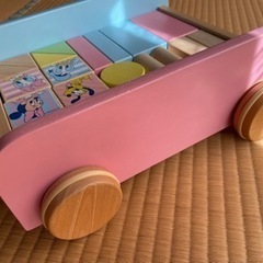 ディズニー引き車積み木の画像