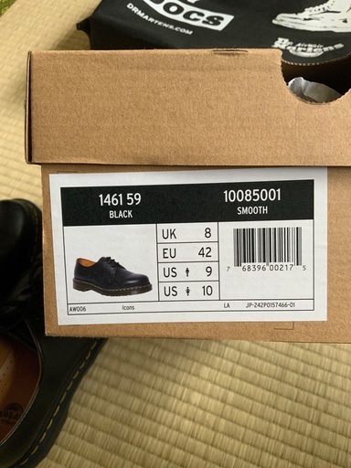 Dr. Martens size EU 42, UK 8, JP 27 mens. black loafers.