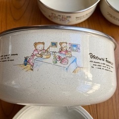 お皿5枚と保存容器3個　セットの画像