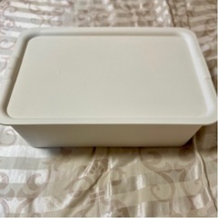 100均の収納ケース 8個