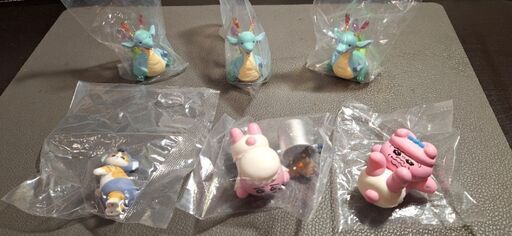 ガチャガチャ　おぱんちゅうさぎ、虹龍さん、モフサンド