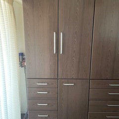 食器棚　高さ210cm x 幅88cm x 奥行42cm