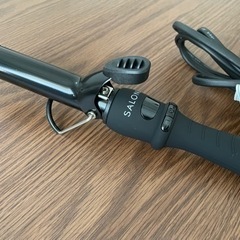 【1,500円→1,000円に値下げしました！】【ほぼ未使用】⭐︎サロニア⭐︎ ミニセラミックカール ヘアアイロンの画像