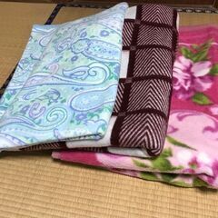 毛布　3枚差し上げます