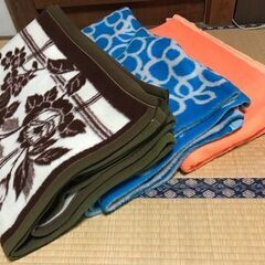 毛布　3種差し上げます