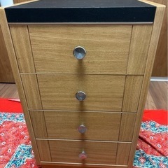 差し上げます　整理タンス　４段の画像