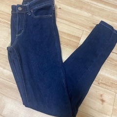UNIQLO JEANS✨SNS人気✨定番スキニーデニム✨