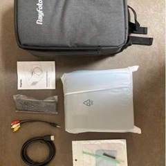 ✨新品✨　Rayfoto WiFi プロジェクター 小型　持ち運び用バックパック付きの画像