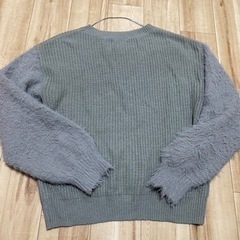 GU✨SNS人気商品✨袖ファー風✨薄手ニット✨の画像