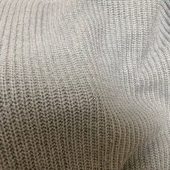 GU✨SNS人気商品✨袖ファー風✨薄手ニット✨の画像