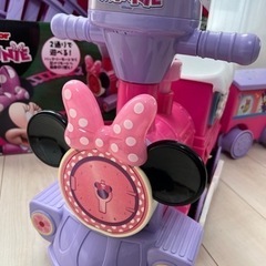 ディズニーミニー足けりバッテリー走行機関車 (みー) 長岡天神の