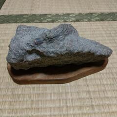 【２．４ｋｇ！希少！】南極の石（中）手作りの台座付きの画像