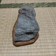 【２．４ｋｇ！希少！】南極の石（中）手作りの台座付きの画像