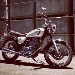 【美車】SR400お洒落なホワイト/低走行/車検7年10月/ロー...