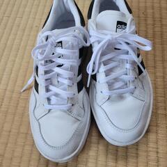 adidasスニーカー22センチ