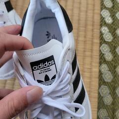 adidasスニーカー22センチの画像