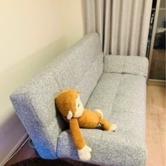 背もたれと肘掛けが動くソファベッドの画像