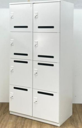 イトーキ製　M型　ホワイトカラー　投函口あり　8人用パーソナルロッカー