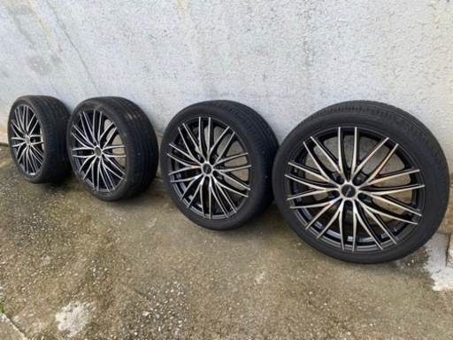 車のパーツ タイヤ、ホイール