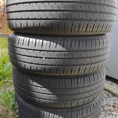 車のパーツ タイヤ、ホイール