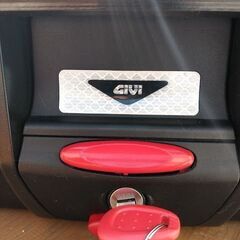 【取引中】GIVIリアボックスベース付き　【家の大きいものを断捨離シリーズ】の画像
