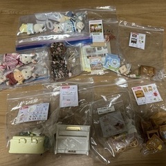 【値下げ】シルバニアファミリー総額 約45,000円相当（セット2つ、人形セット、その他）お売りしますの画像
