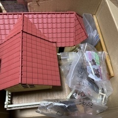 【値下げ】シルバニアファミリー総額 約45,000円相当（セット2つ、人形セット、その他）お売りしますの画像