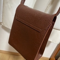 茶色ショルダーバッグ の画像