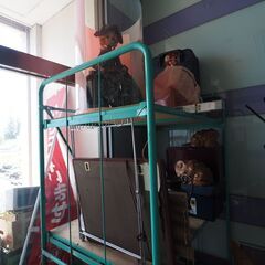 3段箱台車、73x107x192、倉庫整理や移動に便利の画像