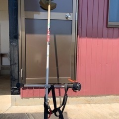 エンジン式軽量刈払機　LBC233UT