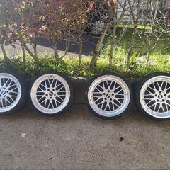 車のパーツ タイヤ、ホイール