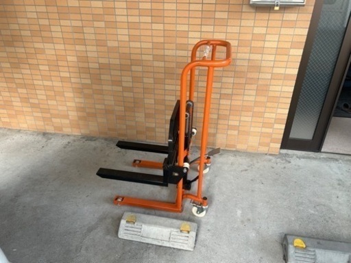 ハンドフォークリフト